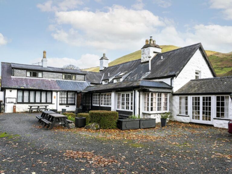 Welsh Valley boutique property Minffordd Resort dropped at market