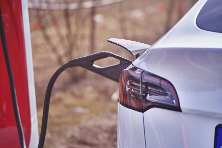 Solely six per cent of UK metropolis lodges present entry to EV chargers