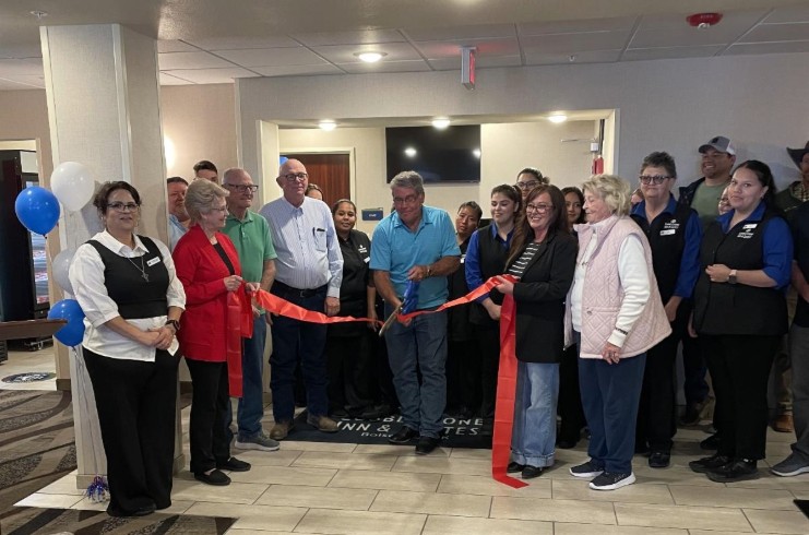 Cobblestone Motels Celebrates Opening of Cobblestone Inn & Suites
