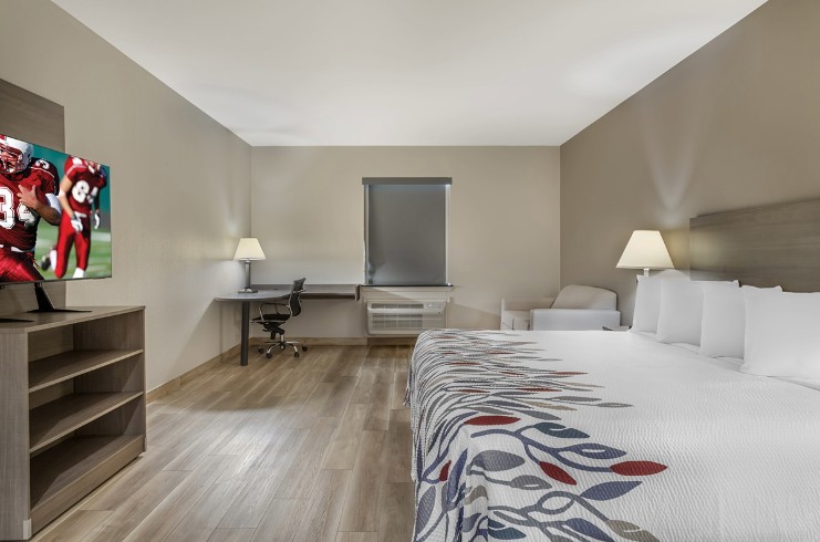 Purple Roof Inn La Porte Opens — LODGING