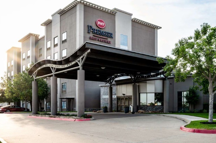 Hunter Brokers Sale of Finest Western Bryan School Station