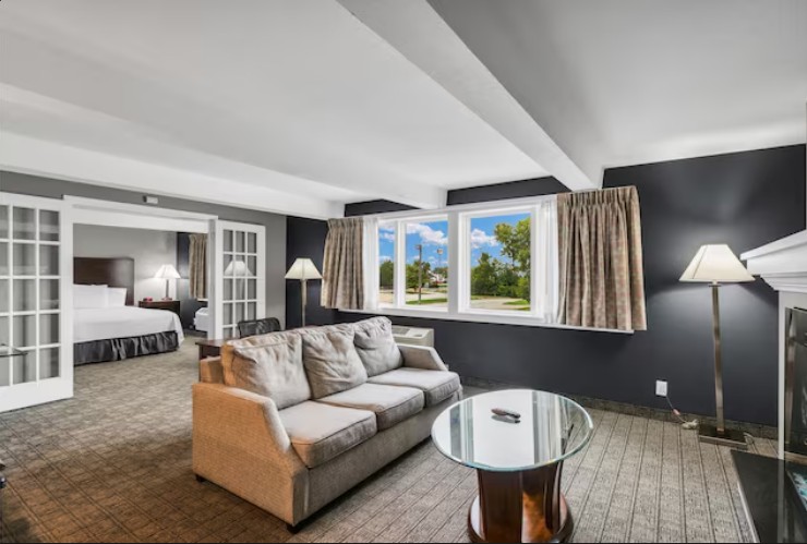 Crimson Lion Inn & Suites Urbana Opens — LODGING